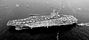 2008年9月25日，日本橫須賀軍港，原定部署在橫須賀基地的核動(dòng)力航母“喬治·華盛頓”號(hào)入港。資料圖