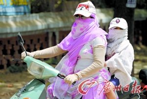 印度44℃高溫創(chuàng)紀錄 已熱死80人(圖)