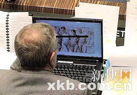 美參議員開(kāi)會(huì)時(shí)看裸女圖被曝光 電話威脅記者