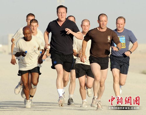 英國(guó)新首相訪問(wèn)阿富汗 與士兵一起晨跑(組圖)