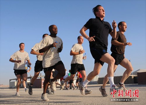 英國(guó)新首相訪問(wèn)阿富汗 與士兵一起晨跑(組圖)