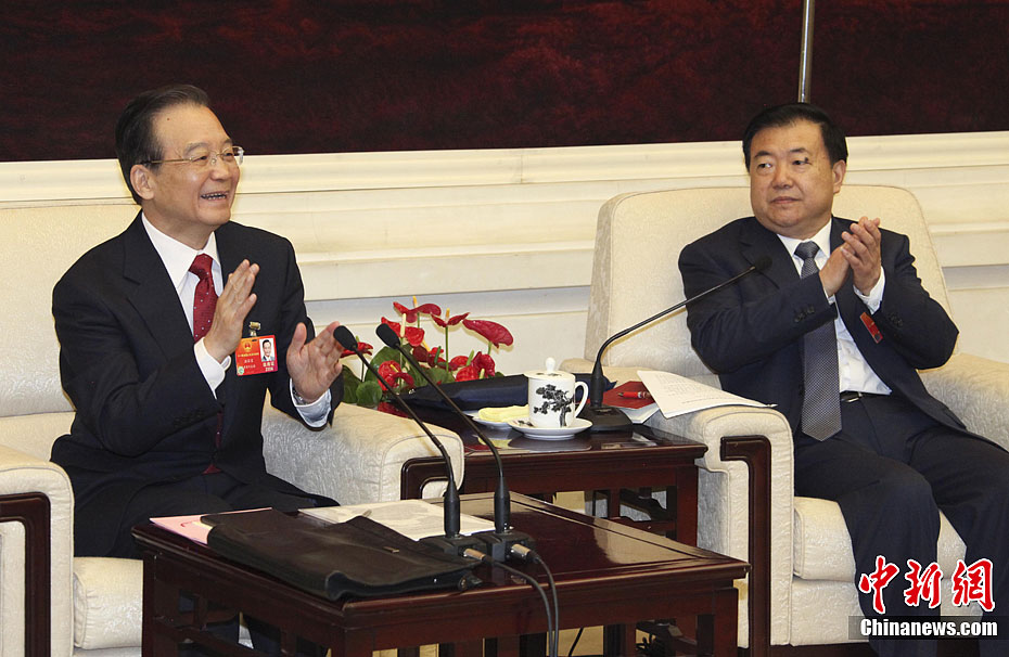 兩會現(xiàn)場：溫家寶再次與甘肅代表審議報告