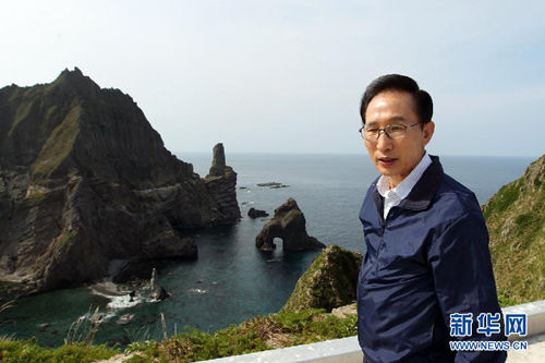 　　8月10日，韓國總統(tǒng)李明博登上與日本存在主權(quán)爭議的獨島（日本稱竹島）視察。（來源：網(wǎng)絡(luò)）