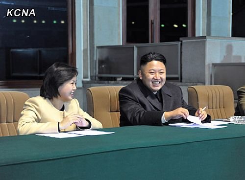 朝鮮最高領(lǐng)導(dǎo)人金正恩10月29日攜夫人李雪主兩次公開亮相。資料圖