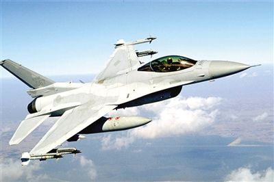 韓軍KF-16戰(zhàn)斗機 可執(zhí)行空中監(jiān)控和打擊，若與F-15K戰(zhàn)斗機進行巡邏飛行，每天至少花18萬美元。