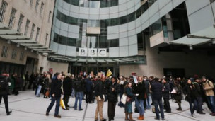 BBC員工舉行12小時(shí)罷工抗議公司繼續(xù)裁員。