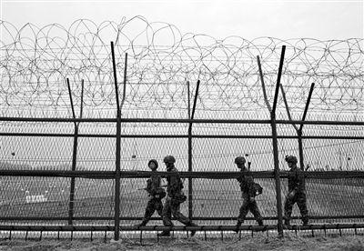 5日，韓國(guó)邊境城市坡州，韓國(guó)士兵在此巡邏，這里距離軍事分界線不遠(yuǎn)。