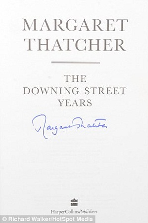 有撒切爾夫人簽名的書