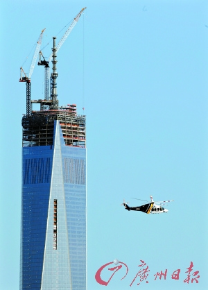 美警用直升機(jī)在空中巡邏。