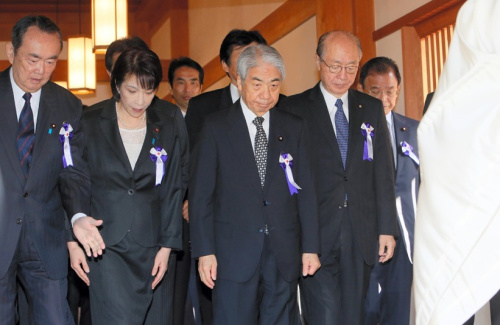 外媒：安倍欲擺脫歷史桎梏或間接影響經(jīng)濟成果