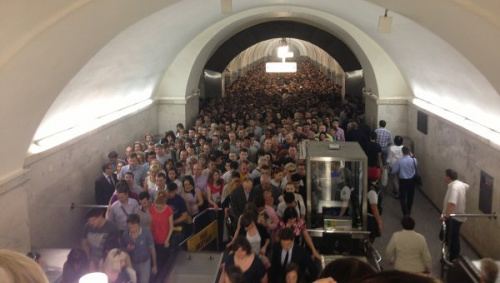 俄緊急情況部稱莫斯科地鐵火災后有76人就醫(yī)