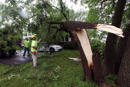 大風暴雨襲擊美國東部大面積地區(qū)斷電2人遇難