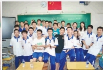 湖南師大附中最牛班18班，26人被保送北大清華，圖為部分學(xué)生合影。