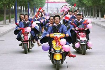 畢業(yè)了，結(jié)婚了(圖)
