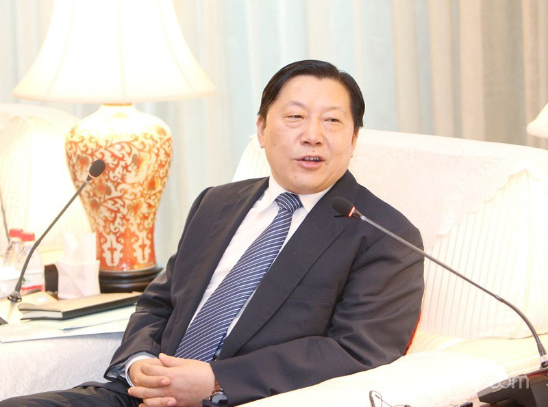 魯煒同志在座談中對(duì)網(wǎng)絡(luò)名人提出六點(diǎn)希望：網(wǎng)絡(luò)名人應(yīng)承擔(dān)更多社會(huì)責(zé)任，因?yàn)樗麄兊木W(wǎng)上一言一行影響更多的人。網(wǎng)絡(luò)名人應(yīng)自覺維護(hù)國(guó)家利益，積極發(fā)揮凝聚正能量作用，鼓舞更多網(wǎng)民為實(shí)現(xiàn)中華民族偉大復(fù)興的中國(guó)夢(mèng)做出貢獻(xiàn)。網(wǎng)絡(luò)名人應(yīng)自覺傳播社會(huì)主義先進(jìn)文化，弘揚(yáng)中華民族美德。網(wǎng)絡(luò)名人應(yīng)帶頭遵守法律和道德規(guī)范，努力成為法治和道德的倡導(dǎo)者。網(wǎng)絡(luò)名人應(yīng)積極倡導(dǎo)社會(huì)誠(chéng)信，為社會(huì)誠(chéng)信建設(shè)做出貢獻(xiàn)。網(wǎng)絡(luò)名人應(yīng)帶頭維護(hù)公民個(gè)人合法權(quán)益，自覺抵制一切有損他人名譽(yù)和利益的行為。圖為國(guó)家互聯(lián)網(wǎng)信息辦公室主任魯煒。