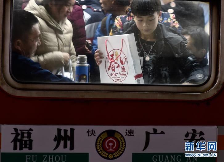 (關注春運)(5)回家!回家!——K4186次外來務工人員專列全景直擊