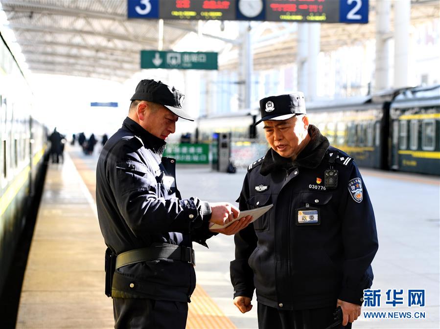 (新春走基層)(7)鐵警董傳忠:站好最后一班春運(yùn)崗
