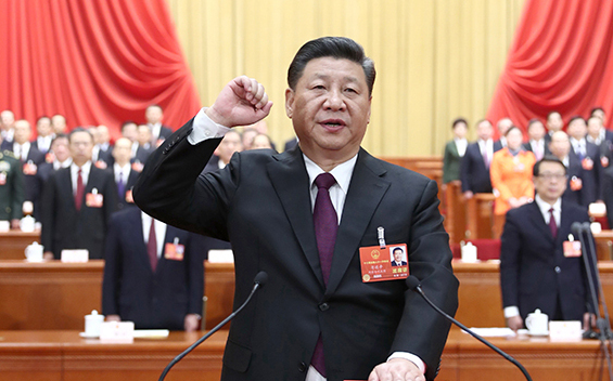 新當(dāng)選的國家主席、中央軍委主席習(xí)近平進(jìn)行憲法宣誓