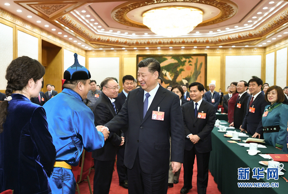 3月5日，中共中央總書記、國家主席、中央軍委主席習(xí)近平參加十三屆全國人大二次會議內(nèi)蒙古代表團的審議。 新華社記者 謝環(huán)馳 攝