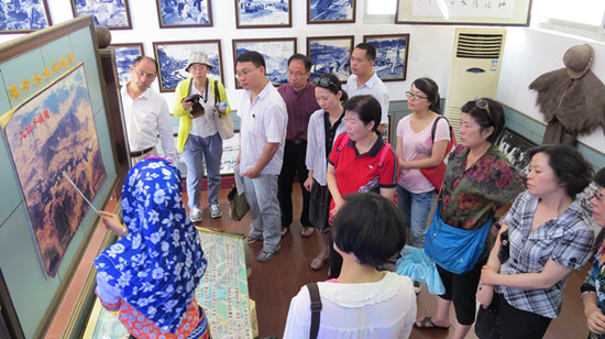 省婦聯(lián)干部瞻仰惠女水庫(kù)、參觀群眾路線檔案圖片展
