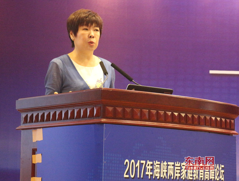 3、北京師范大學(xué)教授于丹發(fā)表主旨演講.jpg