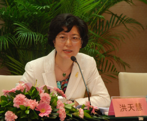 全國婦聯(lián)副主席、書記處書記洪天慧