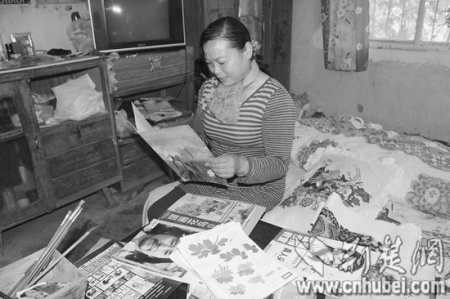 農(nóng)婦癡心學畫30年曾得到名師指點(圖)