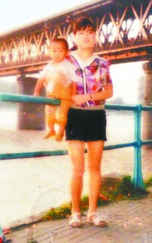 皮興娣母子照片。