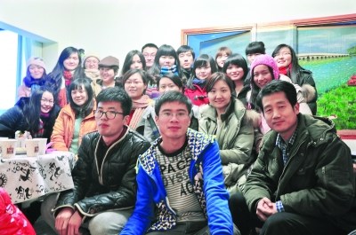 咖啡館股東合影?！懊赘瘛惫﹫D