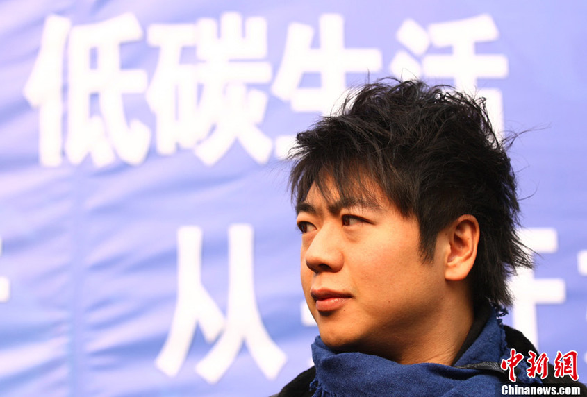 陳光標(biāo)南京免費發(fā)自行車 郎朗助陣
