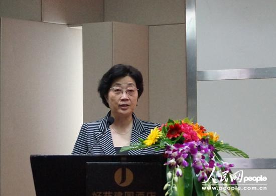 全國(guó)婦聯(lián)黨組成員、書記處書記崔郁在研討會(huì)中發(fā)言