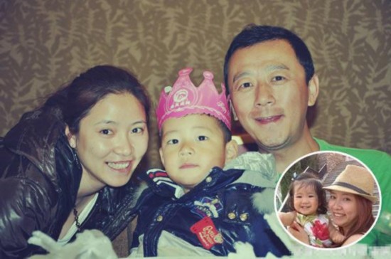“爸爸”郭濤也帶著兒子火了一把，而小石頭哥哥也是憨厚可愛，在節(jié)目上無意中透露出家有親妹，但對此郭濤毫無遮掩，轉(zhuǎn)身就承認了自己還有個小女兒，太太李燃在家做全職太太，照顧兩個孩子，想必是無應(yīng)對“超生”的煩惱。