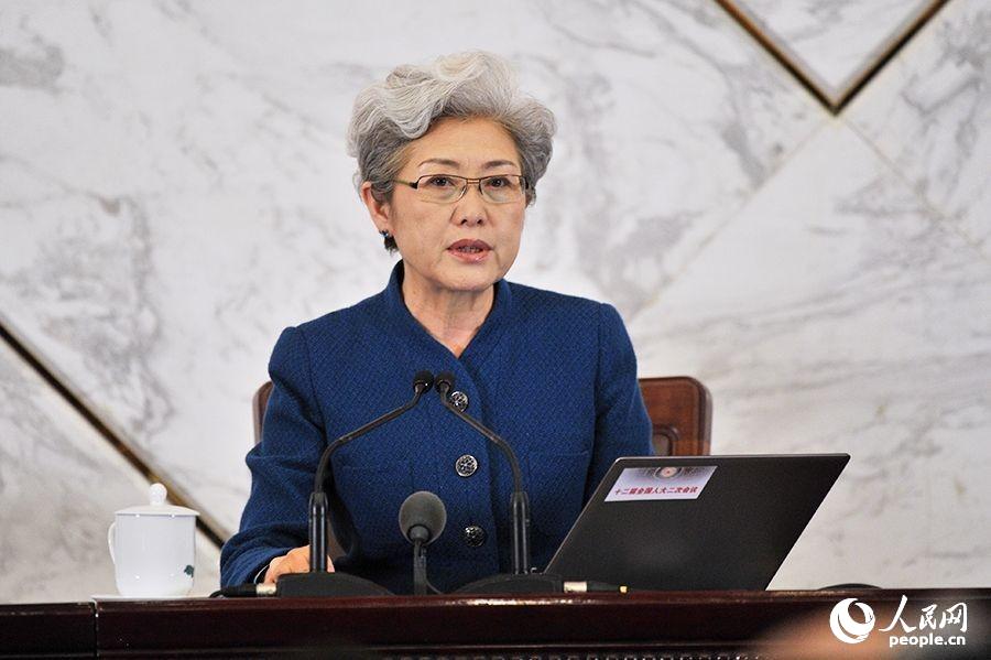 全國人大會議女發(fā)言人傅瑩。人民網(wǎng)記者 于凱 攝影