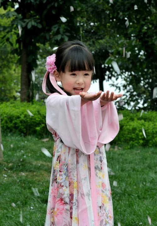 櫻花小蘿莉素顏照網(wǎng)絡(luò)走紅 眾網(wǎng)友狂點贊