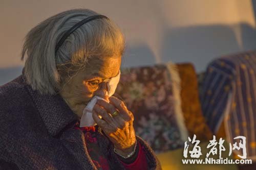 塵封77年的愛情:國家公祭日直播為丈夫點香祭奠