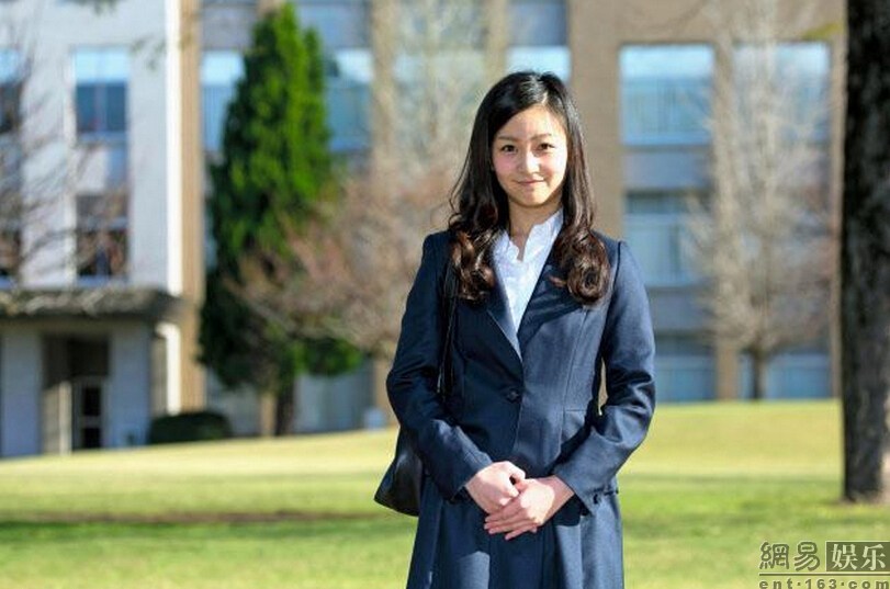 日本佳子公主大學入學典禮 穿著裝優(yōu)雅端莊