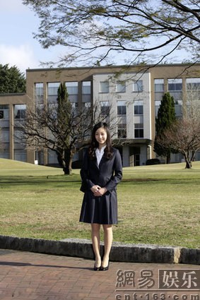 日本佳子公主大學入學典禮 穿著裝優(yōu)雅端莊
