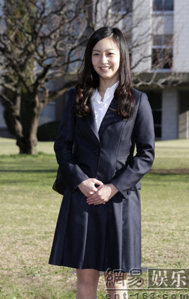 日本佳子公主大學入學典禮 穿著裝優(yōu)雅端莊