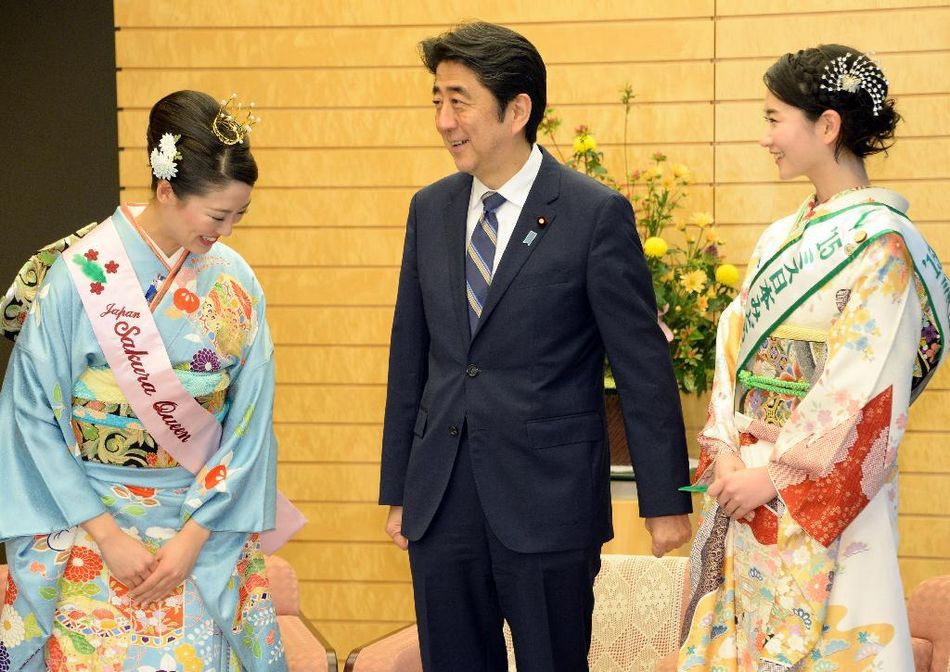 安倍接見日本櫻花女王、綠色女神