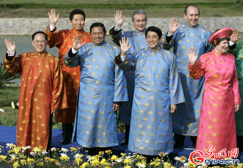 最炫民族風(fēng)！盤點歷年APEC峰會領(lǐng)導(dǎo)人特色服裝秀