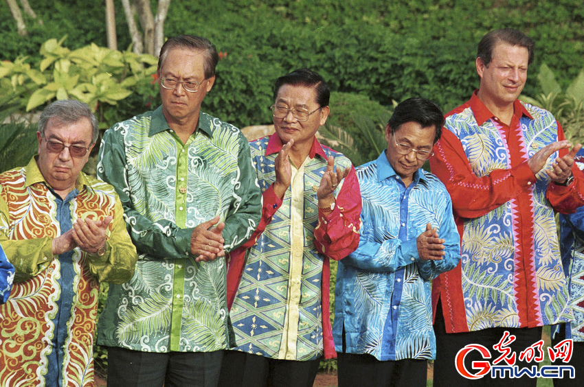 最炫民族風(fēng)！盤點歷年APEC峰會領(lǐng)導(dǎo)人特色服裝秀