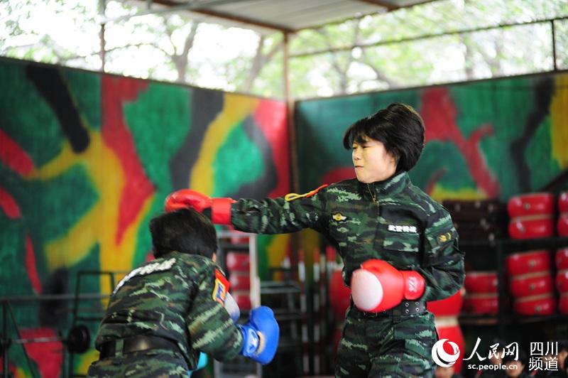 對抗賽，打出不一樣的風(fēng)采。（圖片由四川武警涼山支提供）