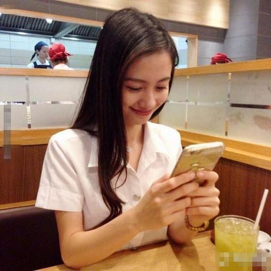 越南大學?；滩杳米呒t 高顏值似Anglebaby