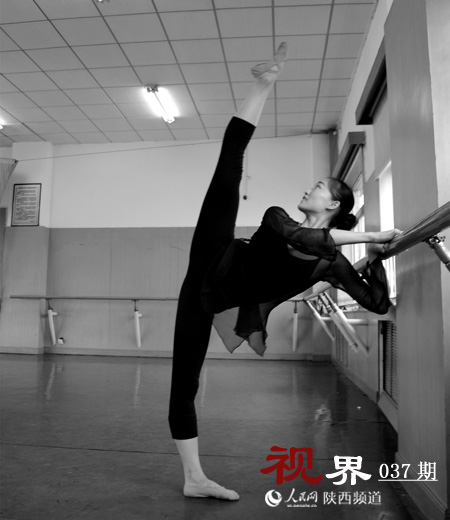 早功開始前，黃嘉慧已然熱身完畢，等待學(xué)弟學(xué)妹的到來。