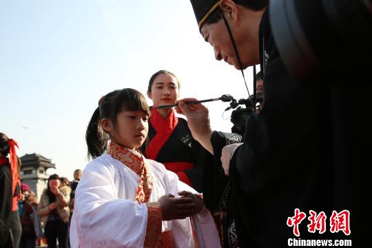 朱砂開智。　張遠　攝