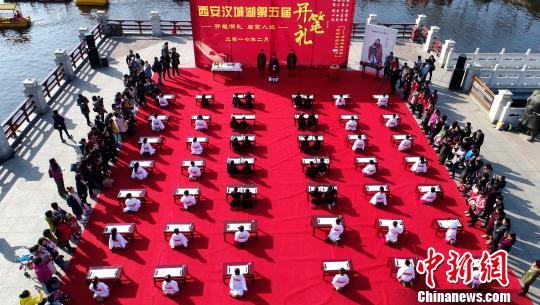 “開筆禮”現(xiàn)場?！堖h　攝